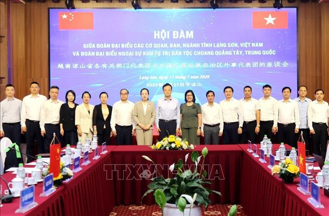 Lạng Sơn và Quảng Tây (Trung Quốc) tăng cường hợp tác trong lĩnh vực trọng điểm - ảnh 1