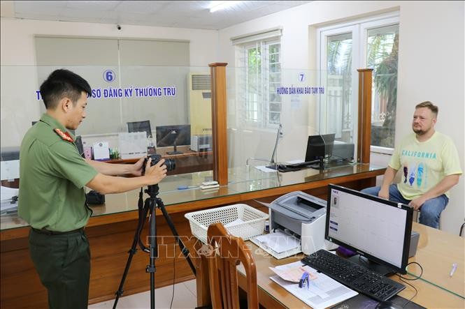 Tích cực triển khai 50 ngày cấp định danh điện tử mức độ 2 cho người nước ngoài cư trú tại Việt Nam - ảnh 2