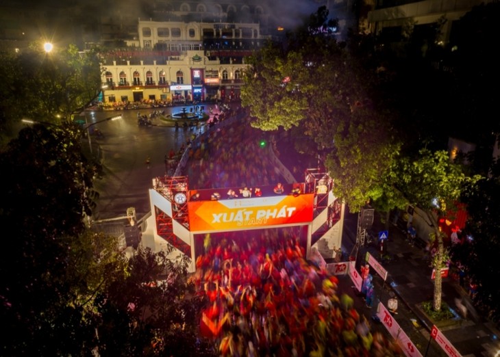 Giải Marathon Quốc tế Hà Nội Techcombank 2025 thu hút 13.000 vận động viên - ảnh 2