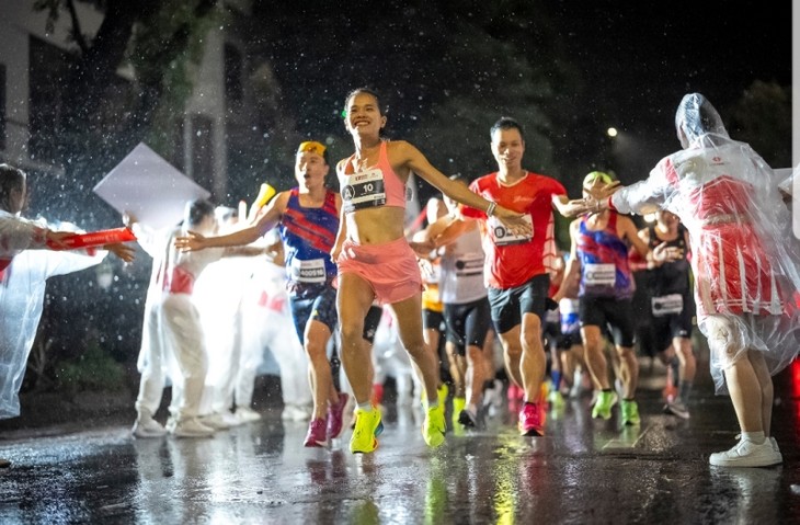 Giải Marathon Quốc tế Hà Nội Techcombank 2025 thu hút 13.000 vận động viên - ảnh 1
