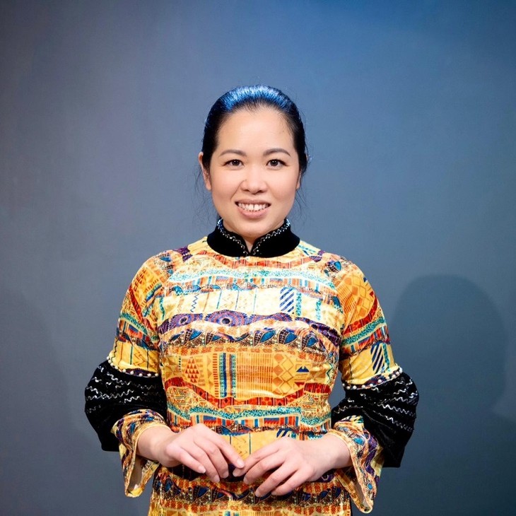 Phụ nữ Việt Nam tại Châu Âu: Việt phục bộ hành chào mừng 80 năm Quốc khánh  - ảnh 1