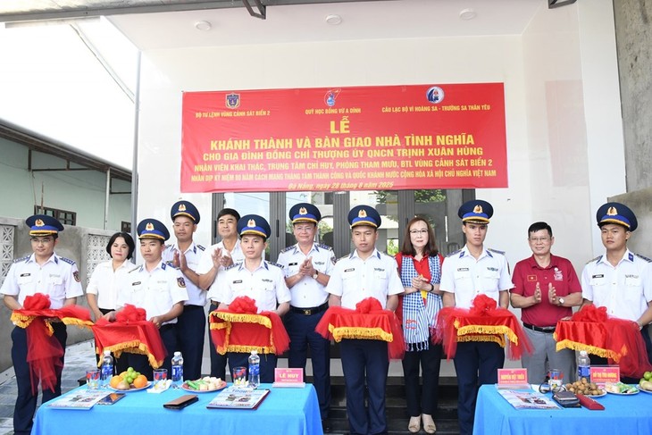 Bàn giao 2 nhà tình nghĩa cho gia đình quân nhân Bộ Tư lệnh Vùng Cảnh sát biển 2  - ảnh 2