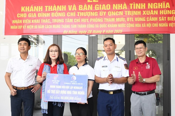 Bàn giao 2 nhà tình nghĩa cho gia đình quân nhân Bộ Tư lệnh Vùng Cảnh sát biển 2  - ảnh 4