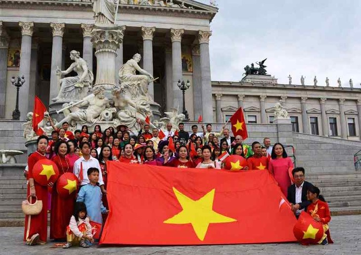 Ngày hội Việt phục bộ hành tại Châu Âu – hòa chung niềm tự hào dân tộc nhân kỷ niệm 80 năm Quốc khánh Việt Nam - ảnh 30