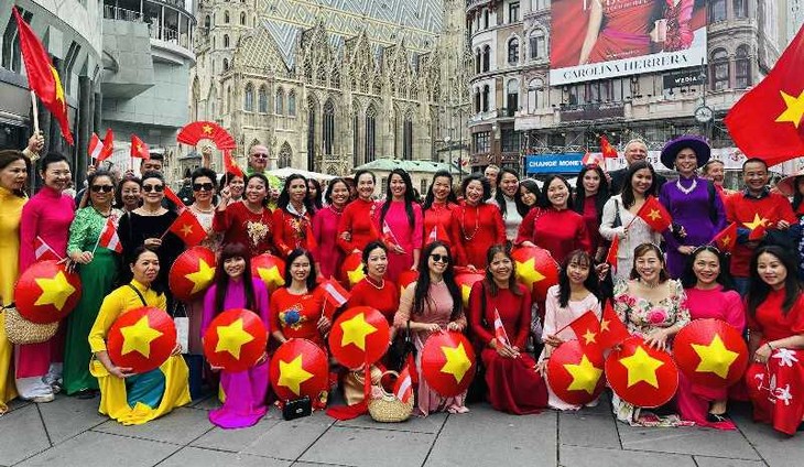 Ngày hội Việt phục bộ hành tại Châu Âu – hòa chung niềm tự hào dân tộc nhân kỷ niệm 80 năm Quốc khánh Việt Nam - ảnh 35