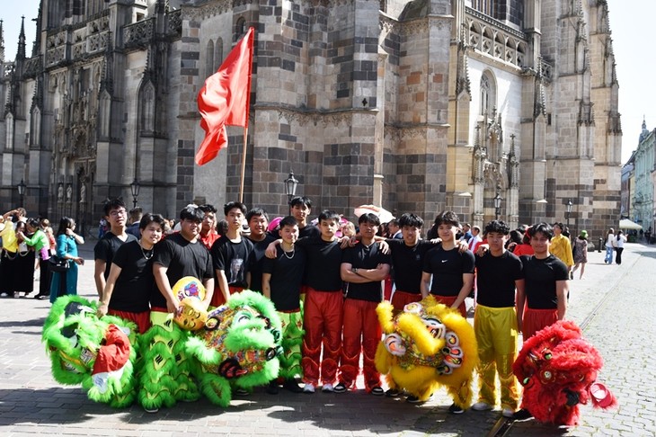Ngày hội Việt phục bộ hành tại Châu Âu – hòa chung niềm tự hào dân tộc nhân kỷ niệm 80 năm Quốc khánh Việt Nam - ảnh 19