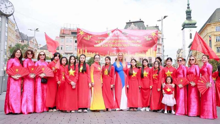 Ngày hội Việt phục bộ hành tại Châu Âu – hòa chung niềm tự hào dân tộc nhân kỷ niệm 80 năm Quốc khánh Việt Nam - ảnh 29