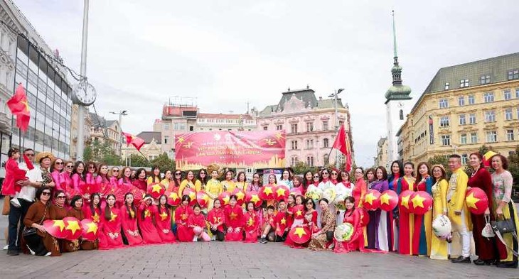 Ngày hội Việt phục bộ hành tại Châu Âu – hòa chung niềm tự hào dân tộc nhân kỷ niệm 80 năm Quốc khánh Việt Nam - ảnh 27