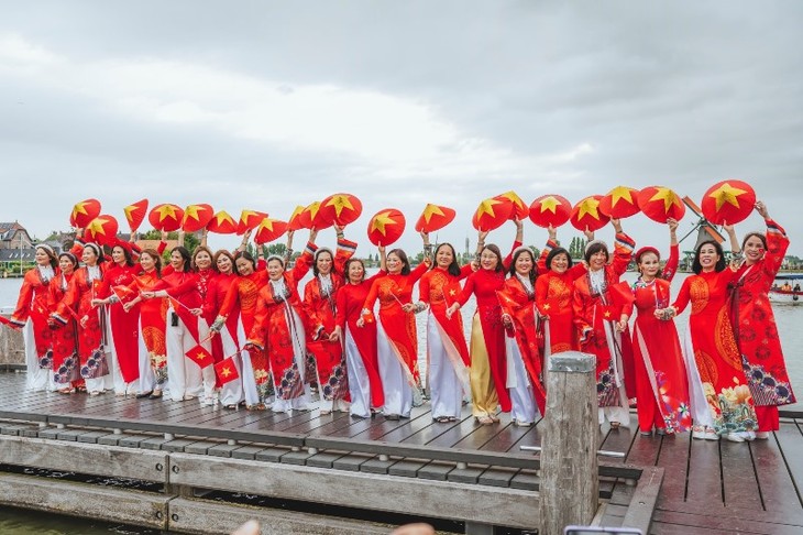 Ngày hội Việt phục bộ hành tại Châu Âu – hòa chung niềm tự hào dân tộc nhân kỷ niệm 80 năm Quốc khánh Việt Nam - ảnh 20