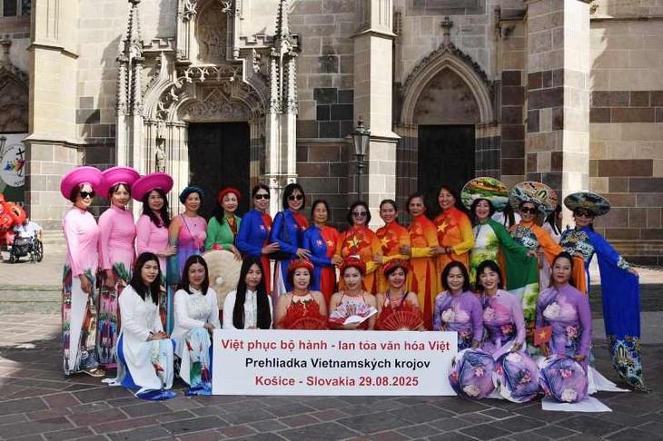 Ngày hội Việt phục bộ hành tại Châu Âu – hòa chung niềm tự hào dân tộc nhân kỷ niệm 80 năm Quốc khánh Việt Nam - ảnh 14