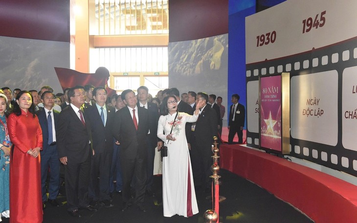 Lãnh đạo Lào và Campuchia tham quan Triển lãm thành tựu đất nước - ảnh 1