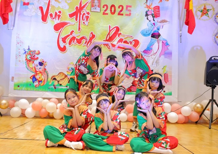 Đêm Trung Thu ý nghĩa tại Sakai: Gắn kết cộng đồng, hướng về quê hương sau bão Bualoi - ảnh 4