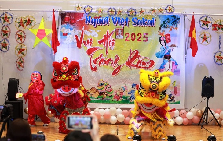 Đêm Trung Thu ý nghĩa tại Sakai: Gắn kết cộng đồng, hướng về quê hương sau bão Bualoi - ảnh 2