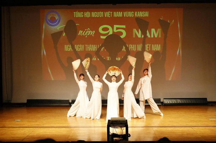 “Tiếng Mẹ nơi xa” ấm áp trong lòng những người con xa xứ  - ảnh 7