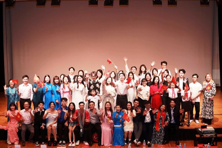 “Tiếng Mẹ nơi xa” ấm áp trong lòng những người con xa xứ  - ảnh 5