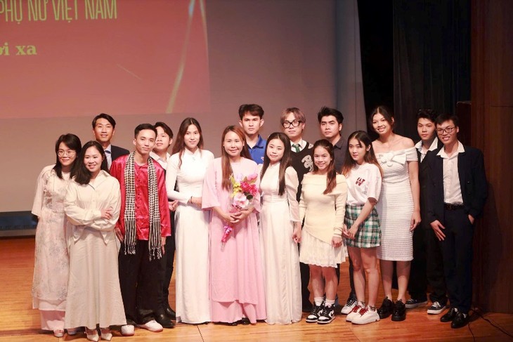 “Tiếng Mẹ nơi xa” ấm áp trong lòng những người con xa xứ  - ảnh 6