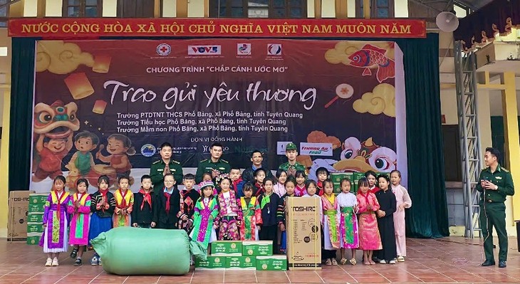 Thắp sáng Trung thu muộn sau cơn bão - ảnh 5