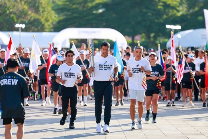 Thái Lan tổ chức lễ rước đuốc SEA Games và ASEAN Para Games 2025 - ảnh 1