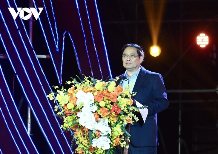 Thủ tướng Phạm Minh Chính kêu gọi doanh nghiệp, người dân chia sẻ với nhân dân miền Trung - ảnh 2