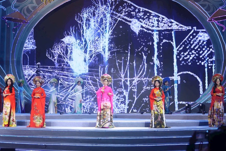 Nhà thiết kế Chế Hằng – Gửi hồn Thăng Long vào từng tà áo dài - ảnh 11