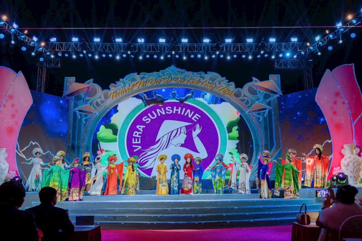 Nhà thiết kế Chế Hằng – Gửi hồn Thăng Long vào từng tà áo dài - ảnh 3