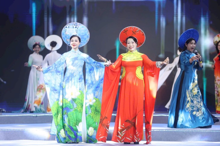 Nhà thiết kế Chế Hằng – Gửi hồn Thăng Long vào từng tà áo dài - ảnh 9