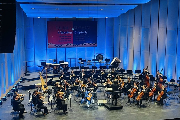 Lần đầu tiên Tổ khúc Kiều được chơi cùng dàn nhạc giao hưởng tại Nhà hát Hồ Gươm - ảnh 2