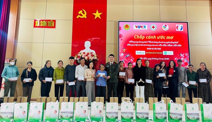 “Chắp cánh ước mơ” mang Tết ấm đến xã vùng cao Sơn Tiến - ảnh 9