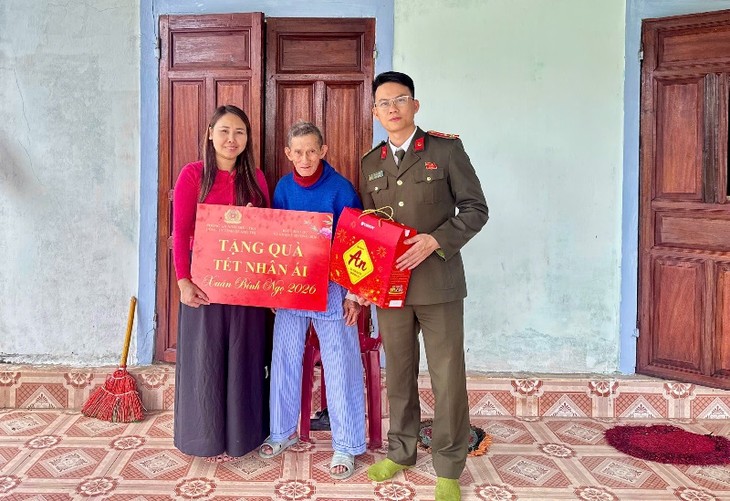 Kiều bào Nhật Bản tặng quà Tết bệnh nhân khó khăn tại Quảng Trị - ảnh 7