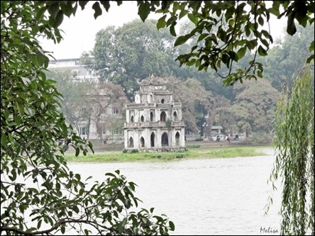 Suasana di sekitar Danau Hoan Kiem di kota Hanoi - ảnh 1