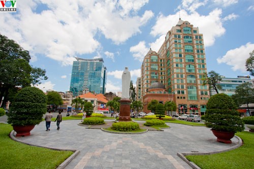 Gereja Duc Ba (Ibu Maria) di kota Ho Chi Minh (Vietnam Selatan) - ảnh 3