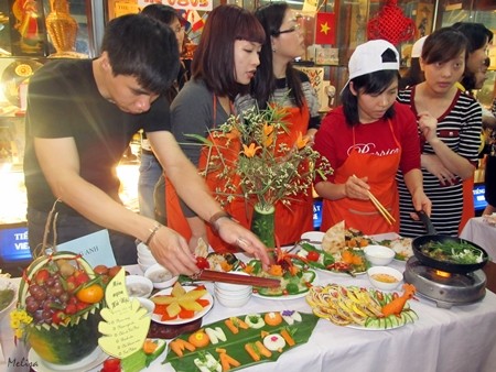 Lomba memasak menyambut Hari Wanita Internasional di VOV5 - ảnh 10