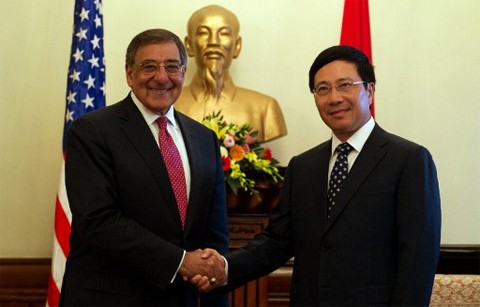 Menlu Pham Binh Minh menerima Menhan AS Leon Edwward Panetta - ảnh 1