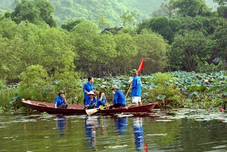 Asosiasi relawan “Menyalakan api hati” dengan obyek wisata Huong Son. - ảnh 9