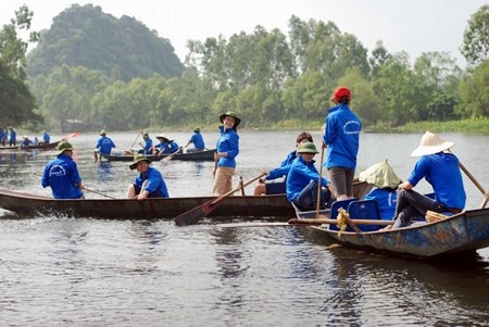 Asosiasi relawan “Menyalakan api hati” dengan obyek wisata Huong Son. - ảnh 11