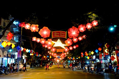 Kota Hanoi pada Hari Raya Tet Tradisional Baru -  Tahun Ular -2013 - ảnh 2