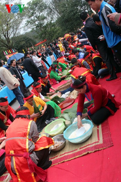 Lomba membuat kue Chung dan kue Day di festival Con Son-Kiep Bac(Hai Duong) - ảnh 2