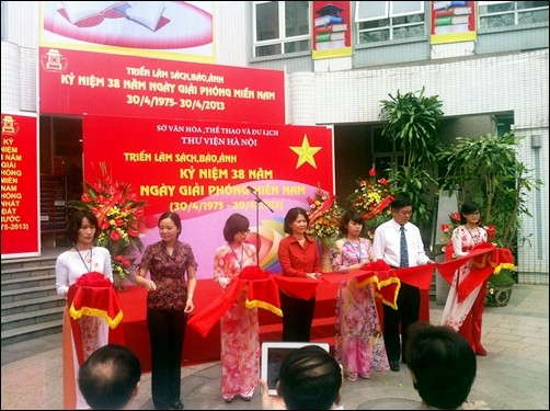 Pameran foto memperingati ultah ke-38  pembebasan total Vietnam Selatan dan penyatuan Tanah Air - ảnh 4