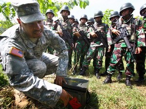 Indonesia dan AS melakukan latihan perang bersama “Perisai Garuda” - ảnh 1