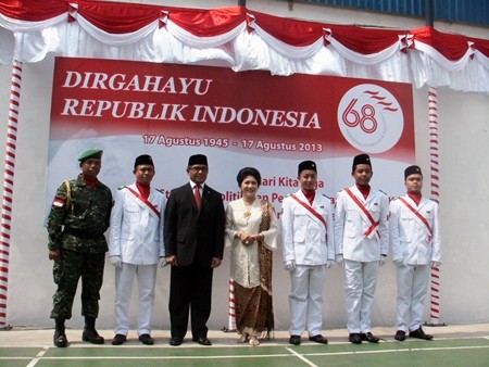 Upacara pengibaran bendera memperingati HUT ke- 68 Hari Kemerdekaan RI di Hanoi - ảnh 9