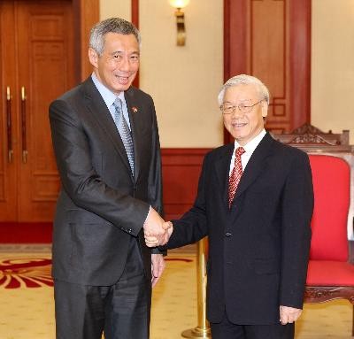 Sekjen KS PKV Nguyen Phu Trong menerima PM Lee Hsien Loong - ảnh 1