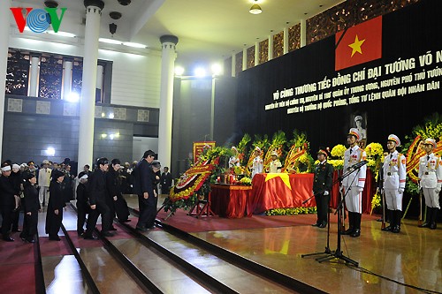 Upacara belasungkawa kenegaraan Almarhum Jenderal Vo Nguyen Giap - ảnh 11