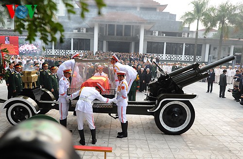 Upacara belasungkawa kenegaraan Almarhum Jenderal Vo Nguyen Giap - ảnh 22