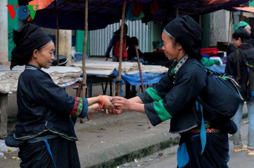 Pasar di daerah pegunungan Hoang Su Phi - ảnh 8