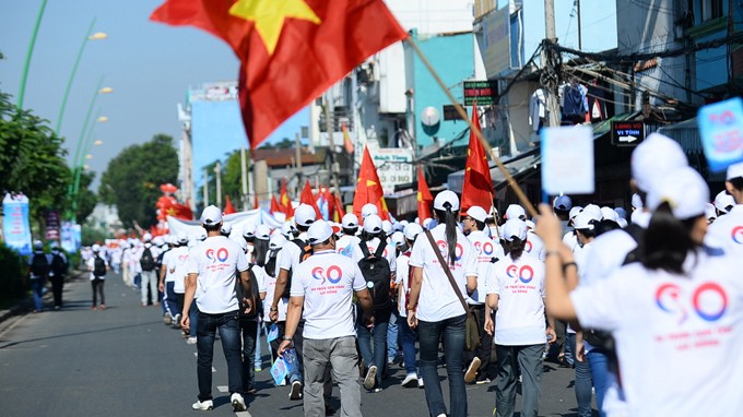 Pawai dengan tema “ 90 juta anak-anak Lac Hong” - ảnh 1