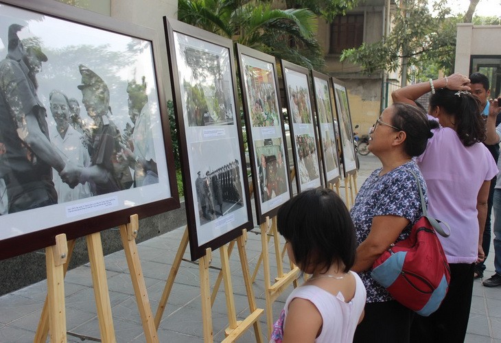 Pameran foto “Almarhum Jenderal Vo Nguyen Giap dengan pemuda ibukota” - ảnh 1