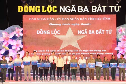 Program kesenian dengan tema “Dong Loc- Simpang tiga yang abadi” - ảnh 1