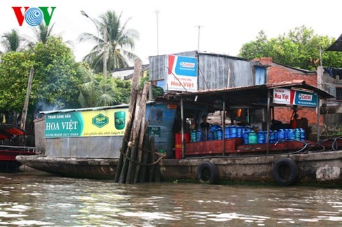 Pasar terapung Cai Be -  destinasi  wisata di Kawasan Nam Bo Barat - ảnh 40