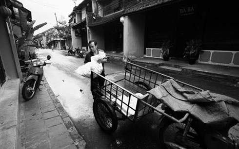 Dini pagi di kota kuno Hoi An - ảnh 10