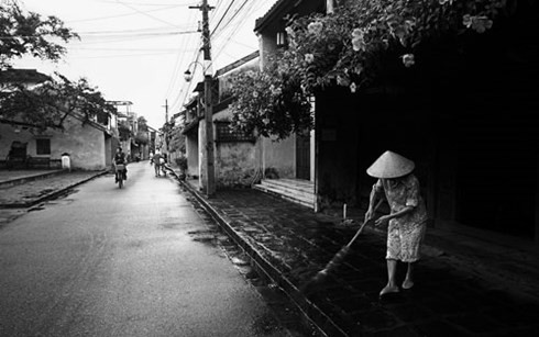 Dini pagi di kota kuno Hoi An - ảnh 1